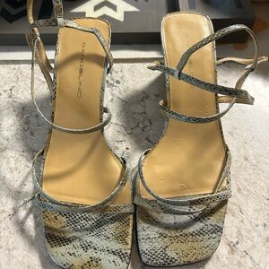 Bandolino Cream and Tan Strappy Sandals with Ankle Straps